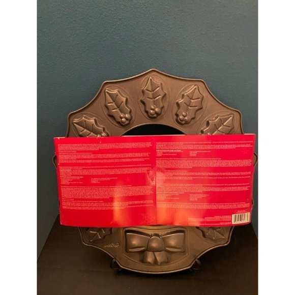 Wilton Nonstick Holly Wreath Cookie Pan - Picture 2 of 2